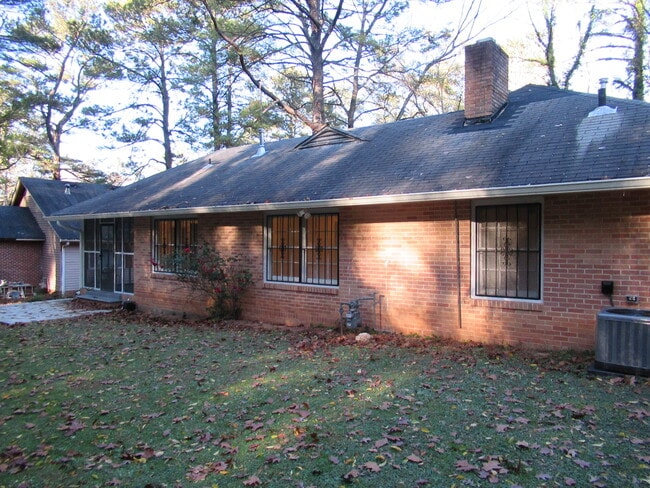 Building Photo - 2032 Rector Dr SW