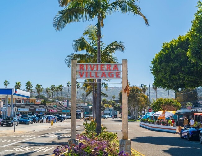 Building Photo - Luxury Detached Townhome in Redondo Beach
