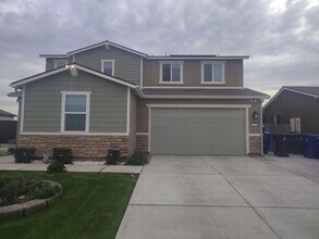 Building Photo - Spacious 5-Bedroom, 4-Bathroom House with Mother-in-Law Suite in SE Bakersfield