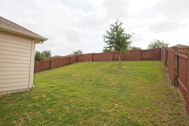Building Photo - 1829 Persimmon Dr