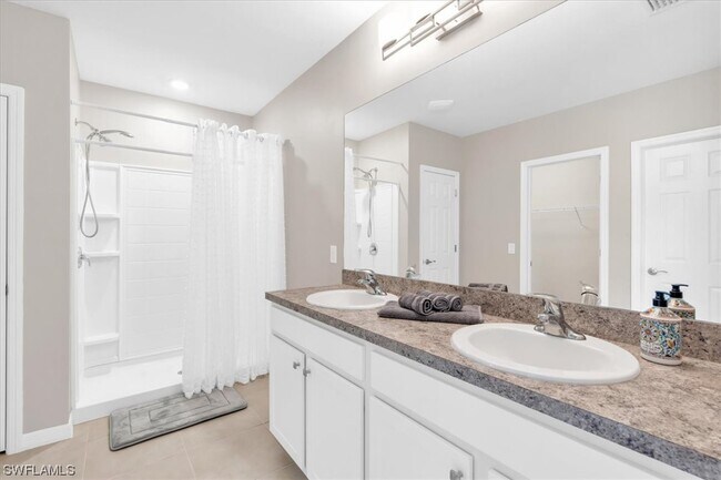 Building Photo - 3164 Estancia Ln