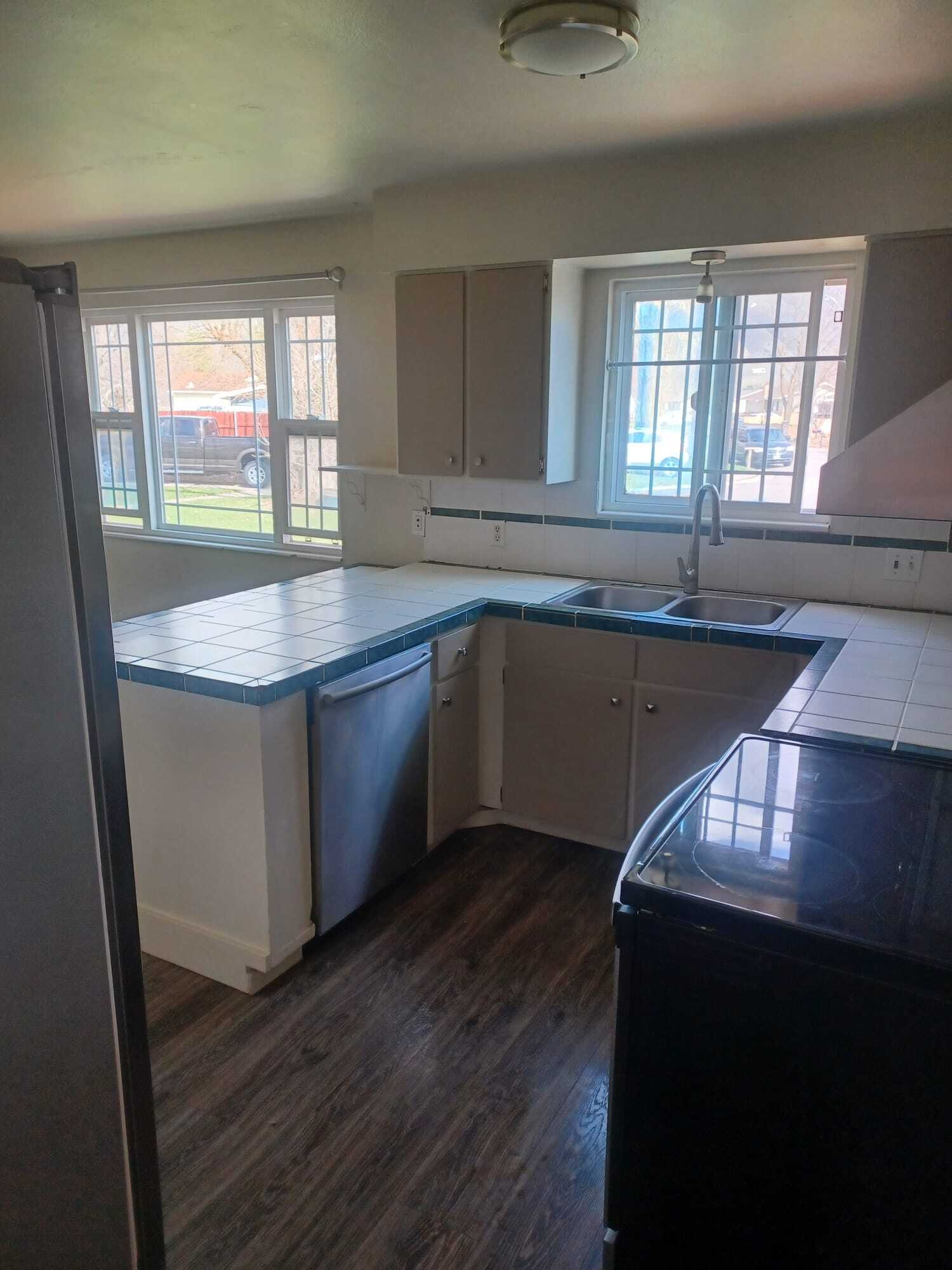 Building Photo - 705 Canyon View Drive