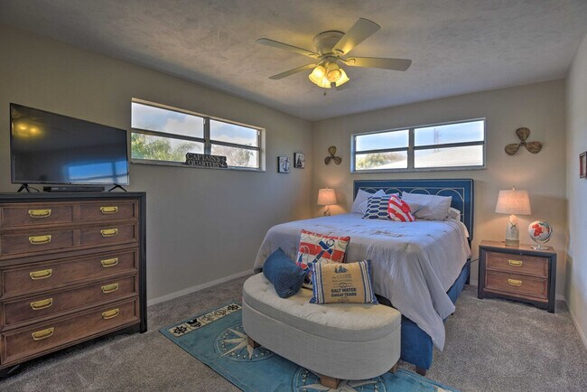 Building Photo - 726 Alden Dr