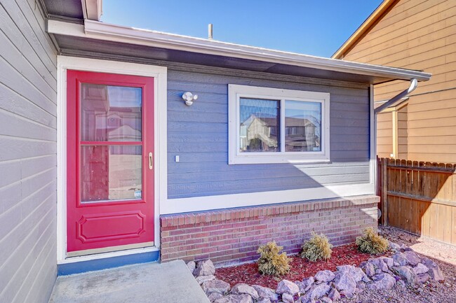 Building Photo - $2,000.00 - 3 bedroom, 2 bathroom, Single ...