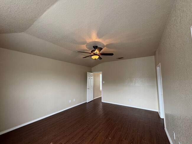 Building Photo - Move-In Ready 3BR Home with Open Living & Large Backyard Leon Valley | 410 & Bandera Rd