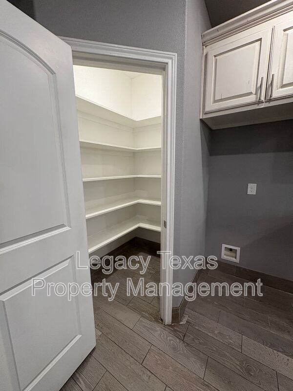 Building Photo - 216 Cleveland St