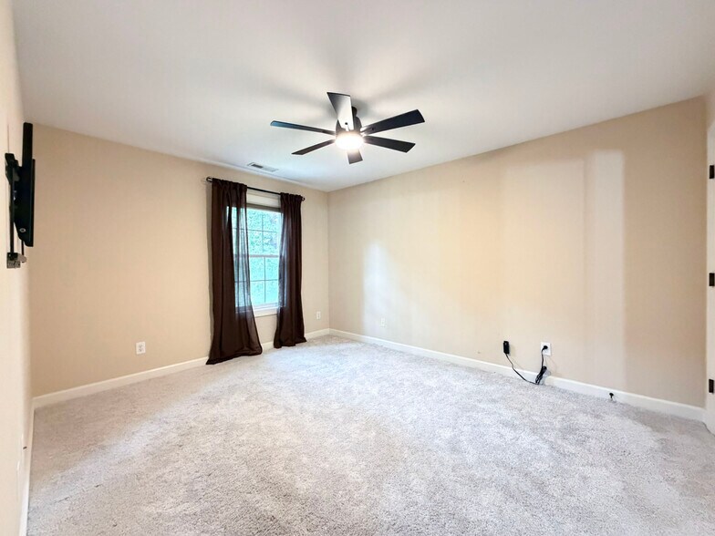 Building Photo - 5604 Pine Rock Ct