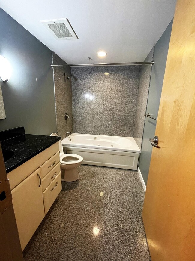 Building Photo - 111 Beach St