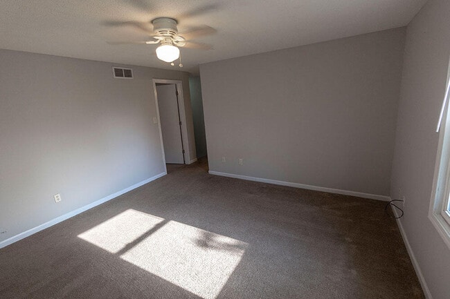 Building Photo - 1305 N Golf Blvd