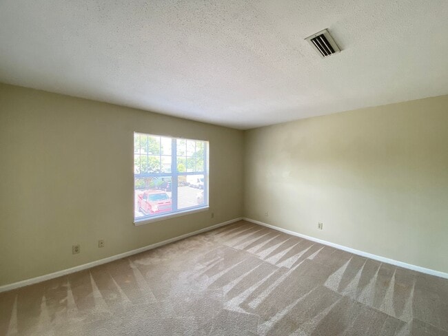 Building Photo - 4001 Whirlaway Ct