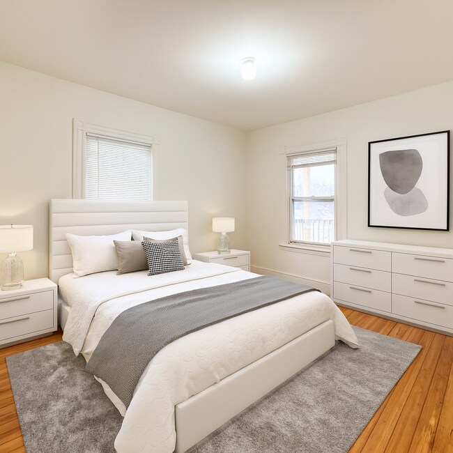 Building Photo - 620 River St