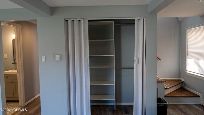 Building Photo - 6 Reno Ct