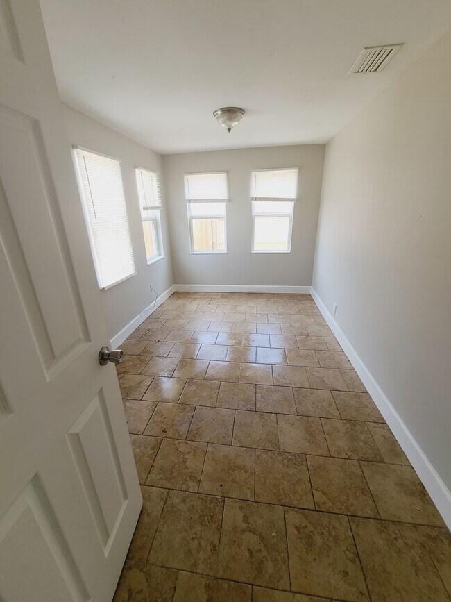 Building Photo - Three Bedrooms One Bathroom with Shaded Porch