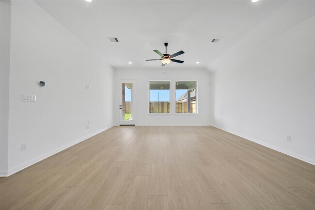 Building Photo - 42710 Loma Vista Ct