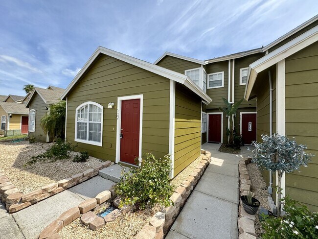 Building Photo - Fully renovated Townhome for Rent in Davenport, FL