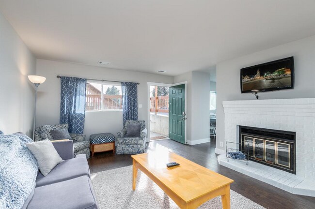 Building Photo - "Charming 2-Bed Oasis with 988 Sq Ft of Comfort in Cheyenne!"