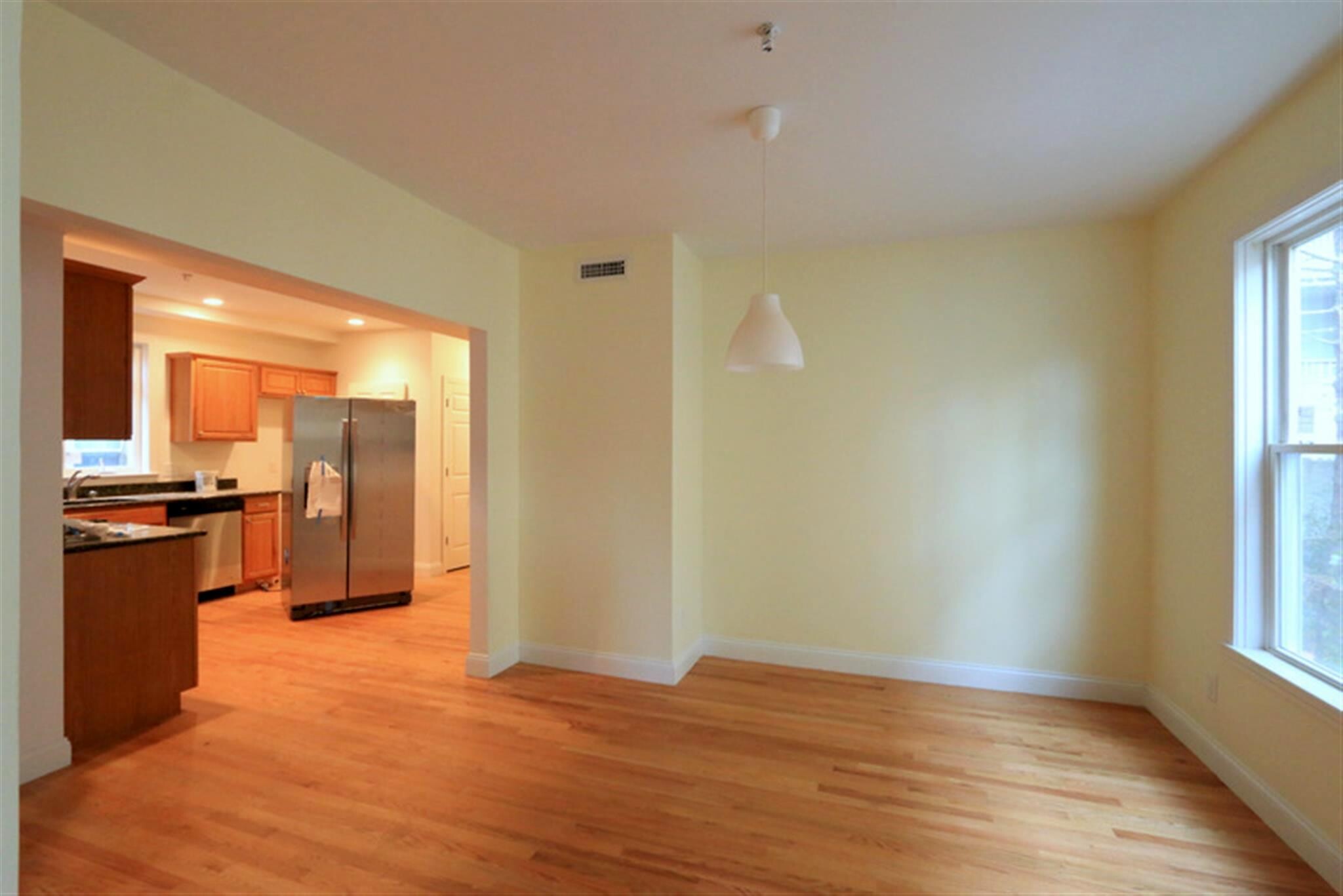 Building Photo - 25 Lewis St