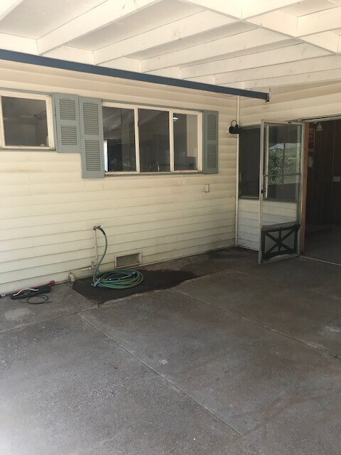 Building Photo - Newly Renovated Home! Charming Neighborhoo...