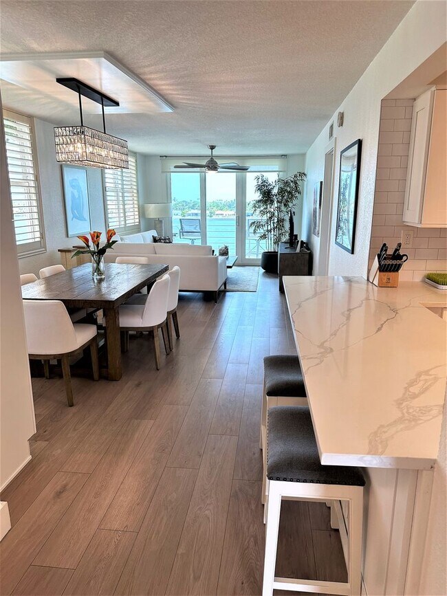 Building Photo - Gorgeous Updated Waterfront 2/2 Unfurnishe...