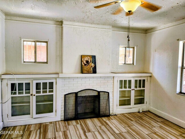 Building Photo - 618 N Estrella St