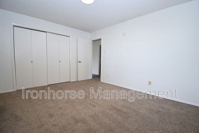 Building Photo - 811 W Villard St