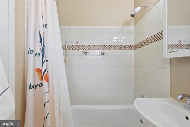 Building Photo - 3260 Gunston Rd