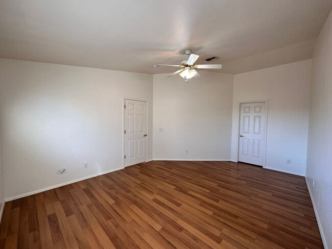 Building Photo - Great 3 Bedroom, 2 Bath Home Centrally located in Kingman!