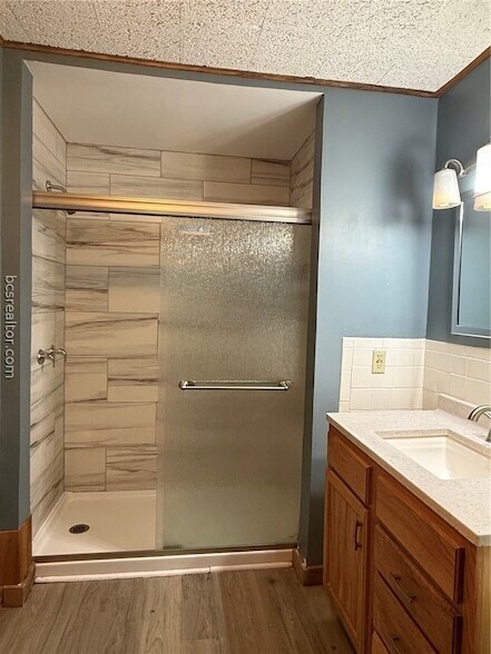 Building Photo - 9581 Valley View Dr