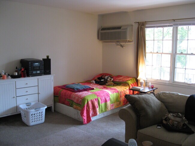 Primary Photo - 424 Aylesford Pl