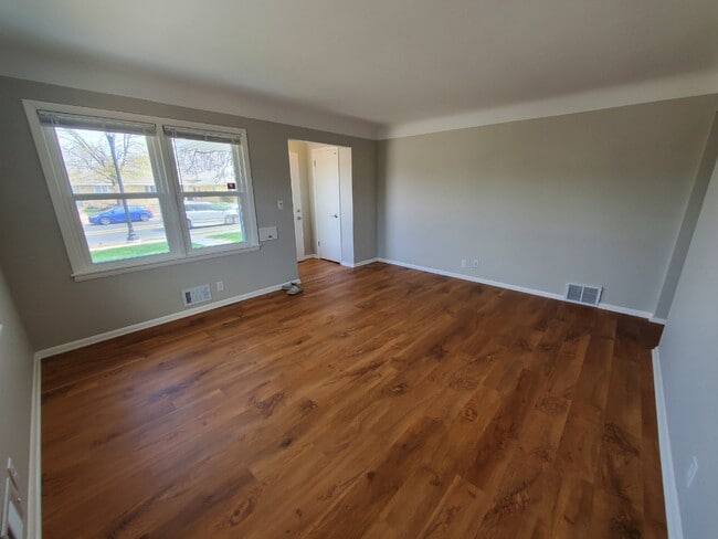 Building Photo - Gorgeous 3 bedroom 2 bath - Side by Side Duplex South Minneapolis