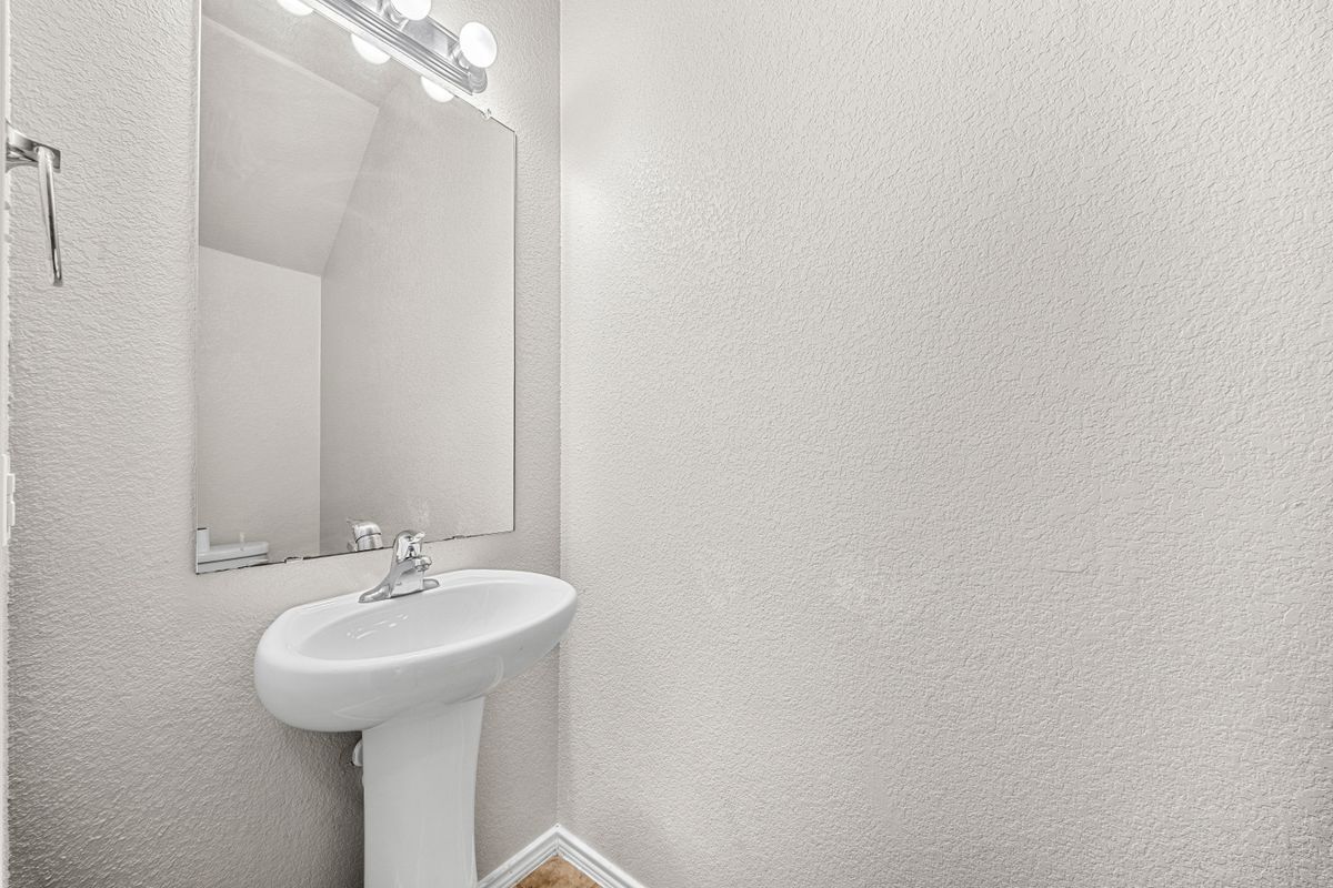 Building Photo - 1602 Gigante Dr