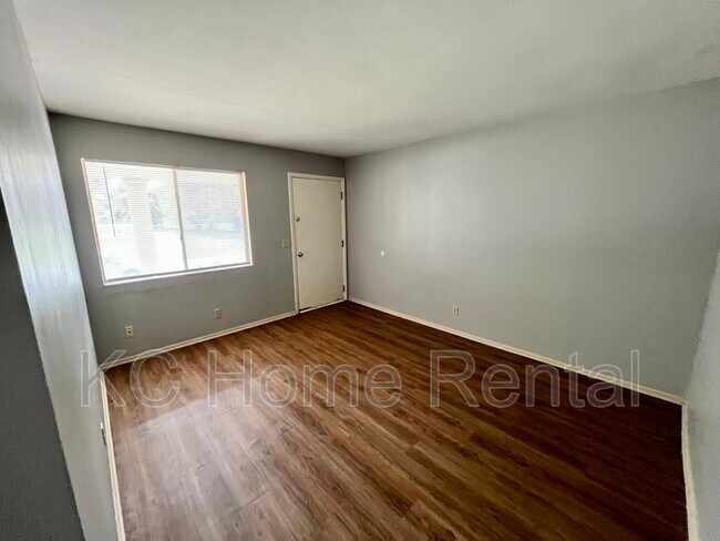 Building Photo - 2212 NE 77th St