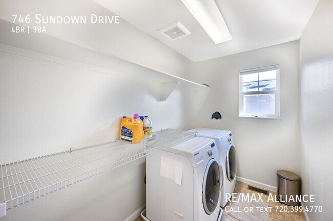 Building Photo - 746 Sundown Dr