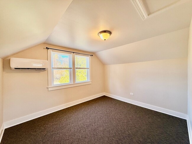 Building Photo - Charming 3 Bedroom Home for Rent!