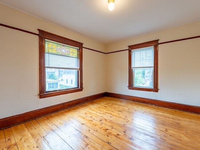 Building Photo - 17-19-19 Lafountain St
