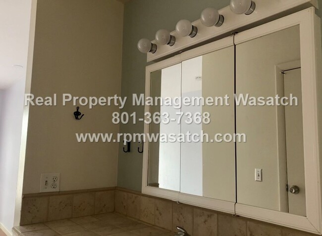 Building Photo - Come See This Charming 1-Bedroom 1 Bathroo...