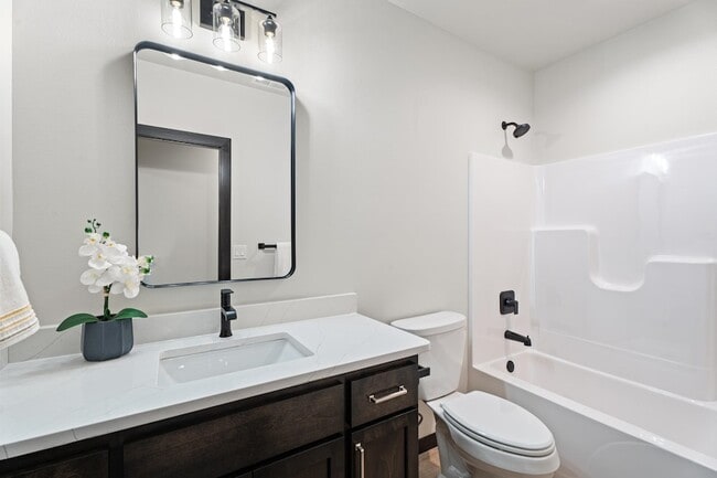 Building Photo - 1107 S Foss Ave