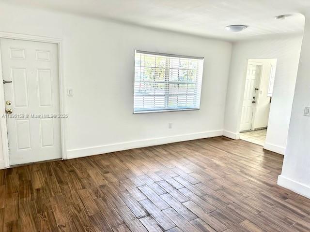 Building Photo - 2101 Bay Dr