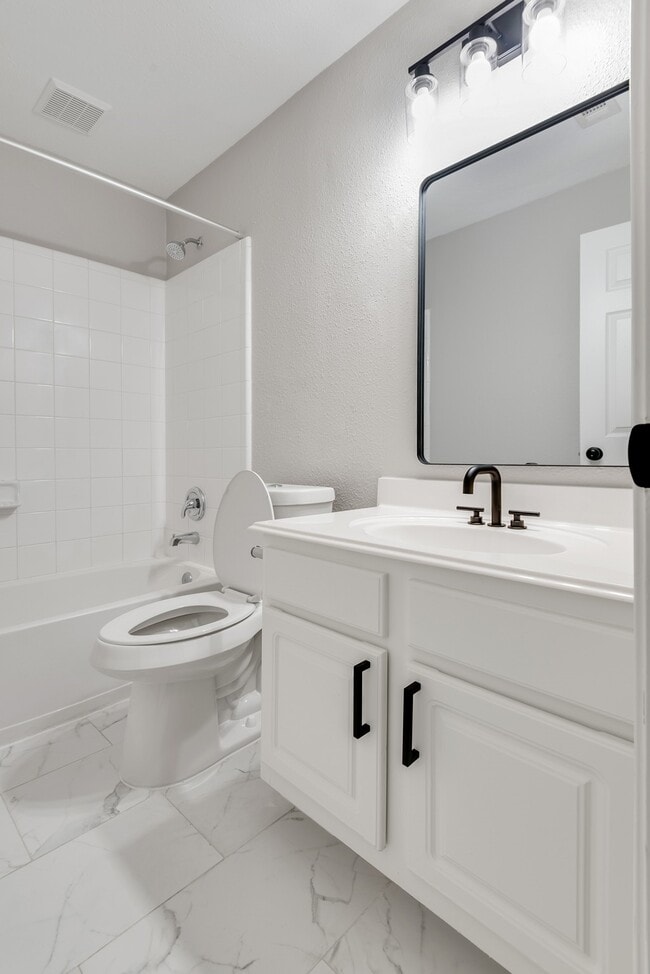 Building Photo - 11714 Pinos Altos Dr