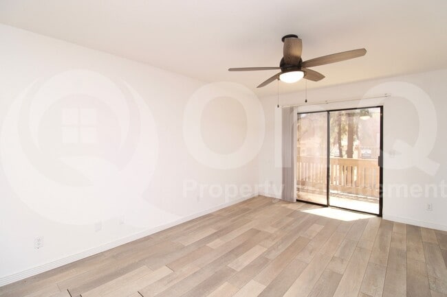 Building Photo - 2049 W Bloomfield Rd