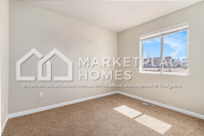 Building Photo - 147 S Golfwood Dr W