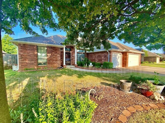 Building Photo - 216 Castle Rock Rd