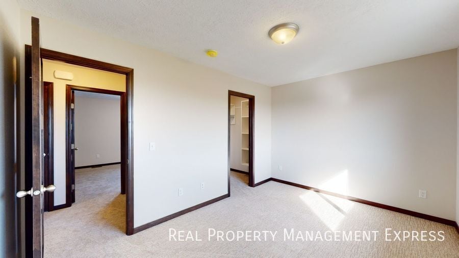 Building Photo - 9623 W Broek Dr