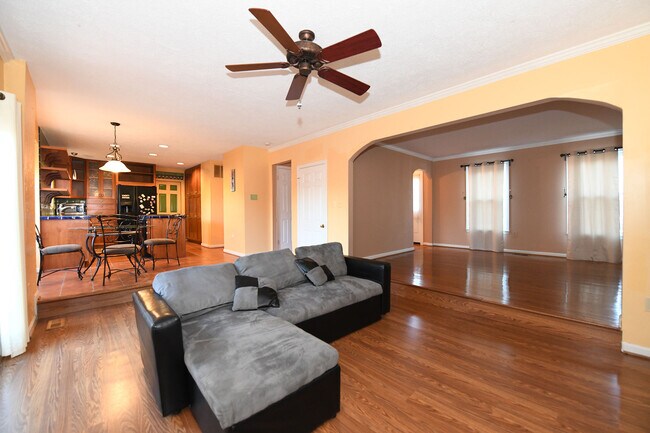 Building Photo - Gorgeous 4 BR 2+2 Baths Colonial - Finished Walk-Out Basement and Car Garage