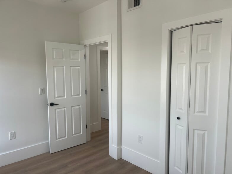 Building Photo - 10 Gates St