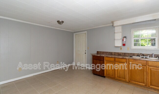 Building Photo - 513 Benton Cir