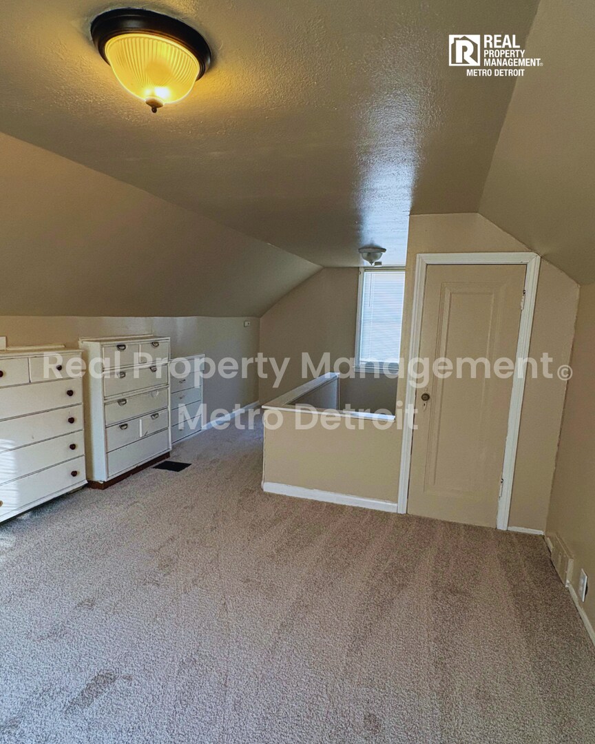 Building Photo - 21242 Beechwood Ave