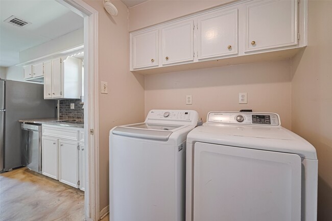 Building Photo - 4031 Sherwood W