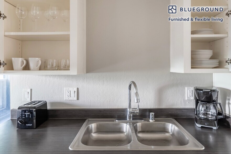 Building Photo - 202 Calvert Dr