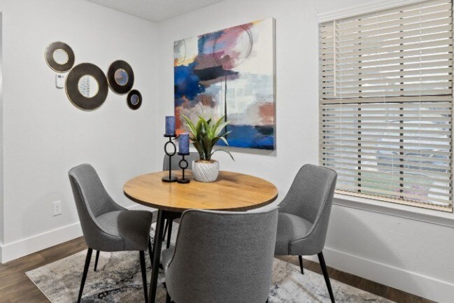 Building Photo - Monarch West